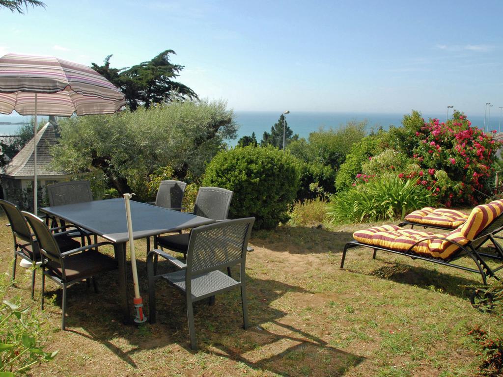Beautiful Holiday Home With Sea View In Erquy Kamer foto